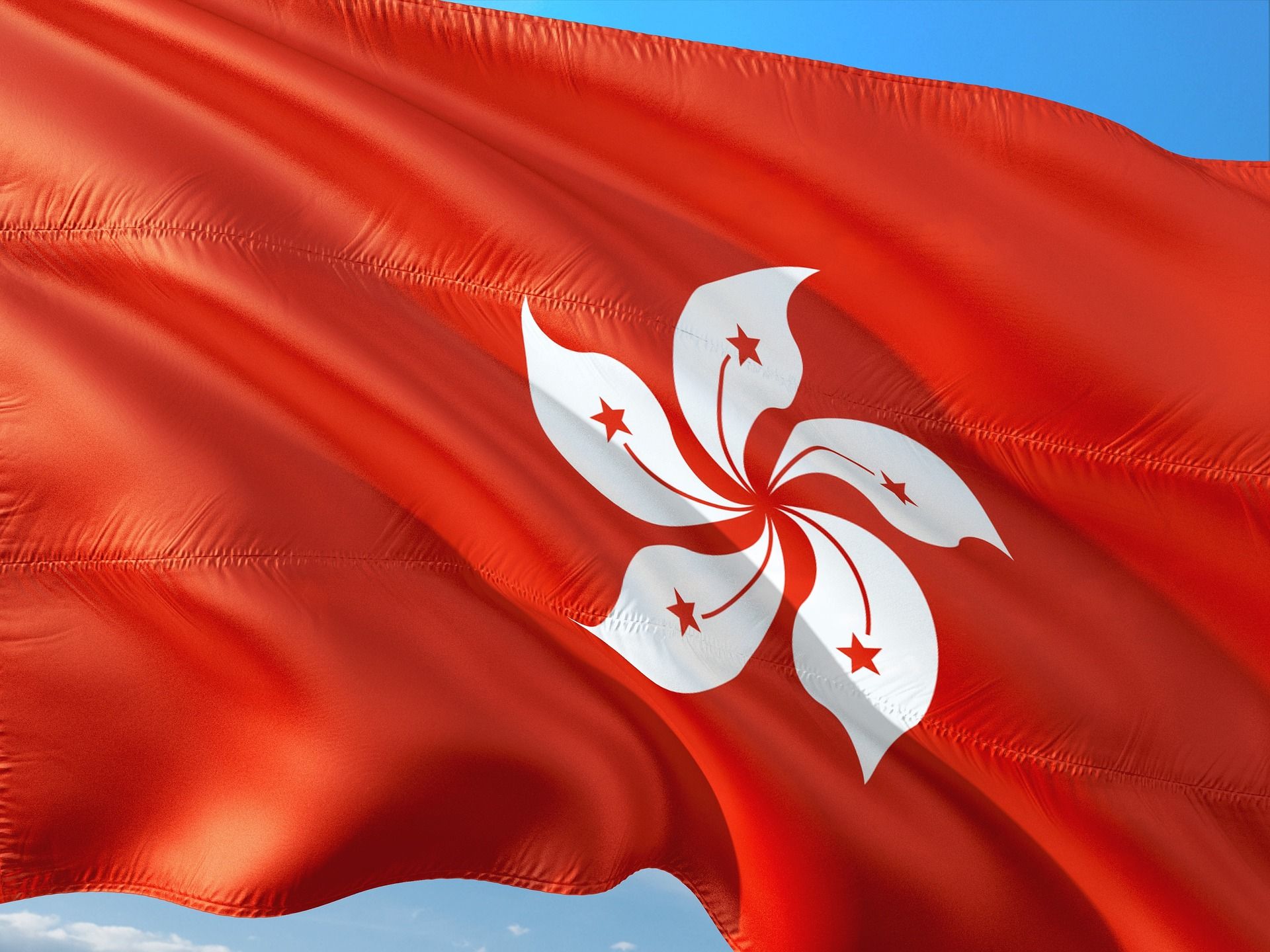 香港區旗特寫，象徵本地加密貨幣交易平台發牌制度